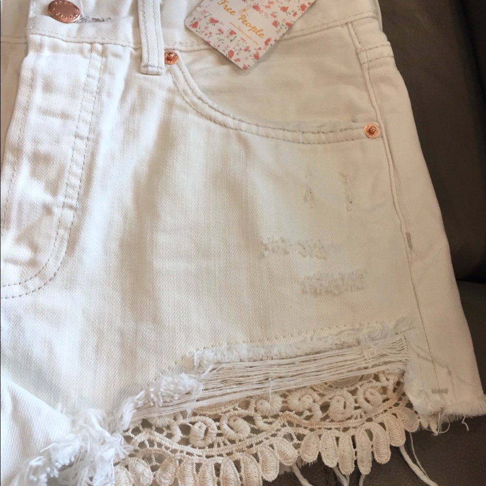 Free People Denim Shorts 27 Cream Crochet Distress - Picture 2 of 7